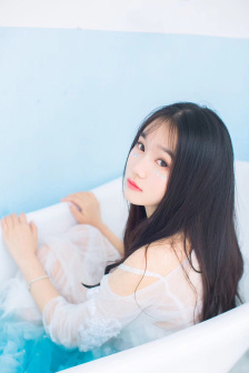 她在洗碗我在后面老扒